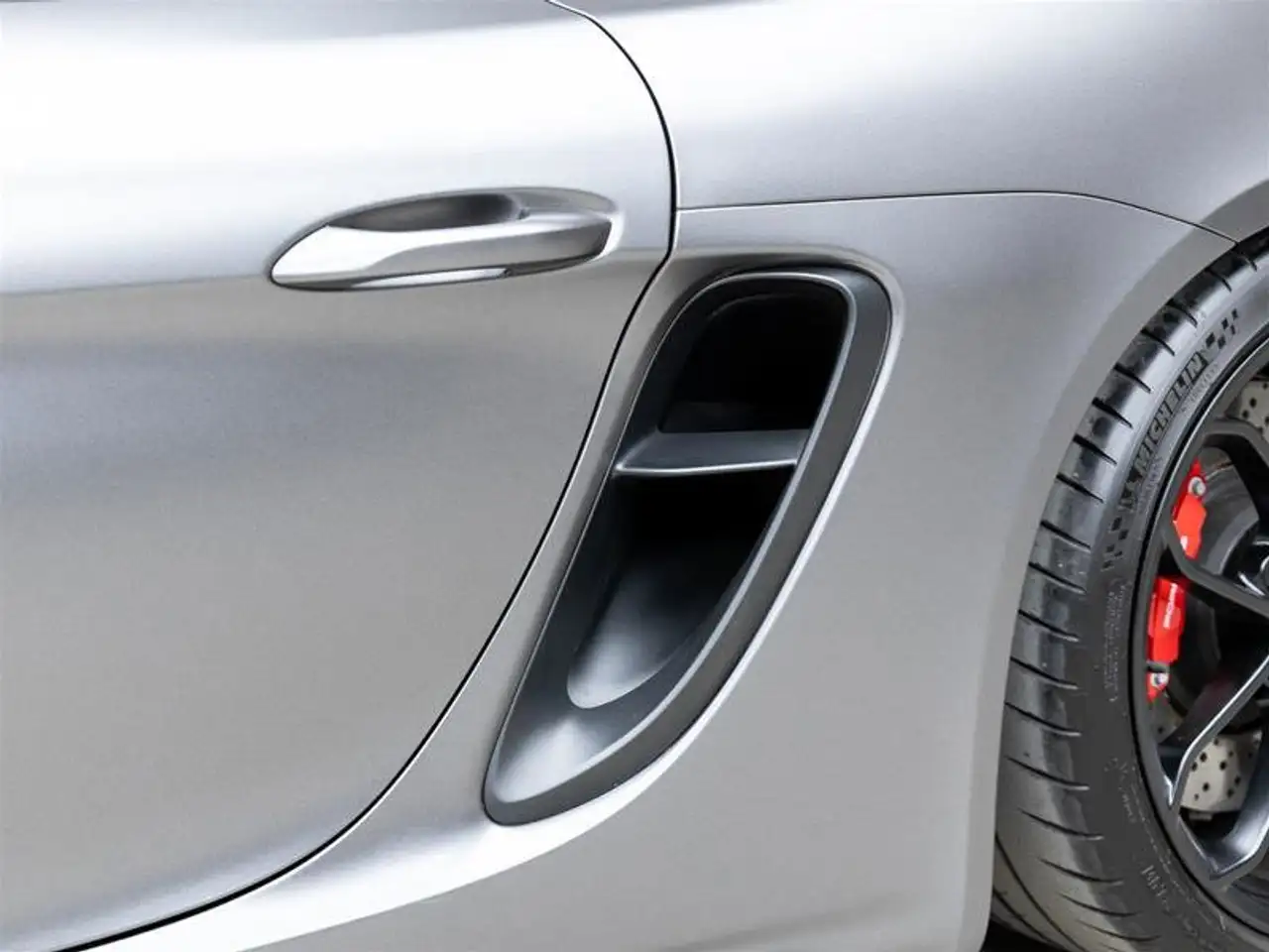 Porsche 718 Spyder снимка Porsche 718 Spyder