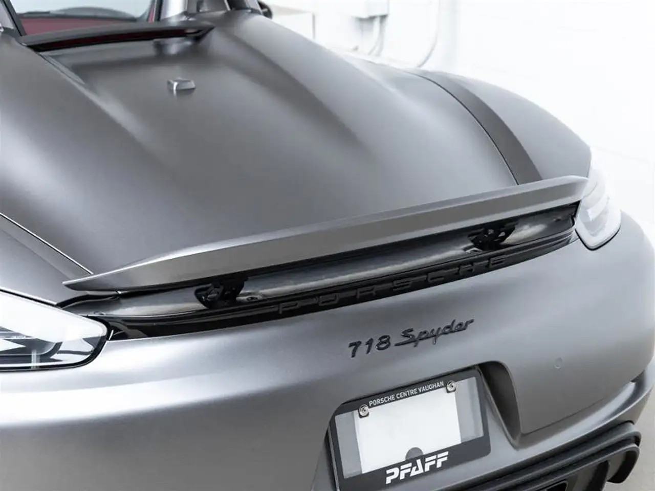 Porsche 718 Spyder снимка Porsche 718 Spyder