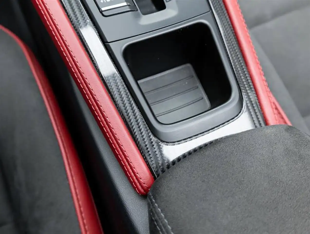 Porsche 718 Spyder снимка Porsche 718 Spyder