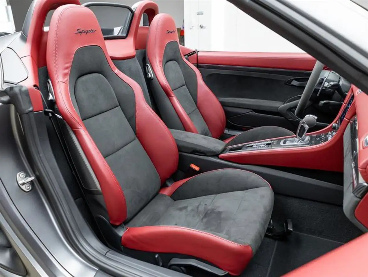 Porsche 718 Spyder снимка Porsche 718 Spyder