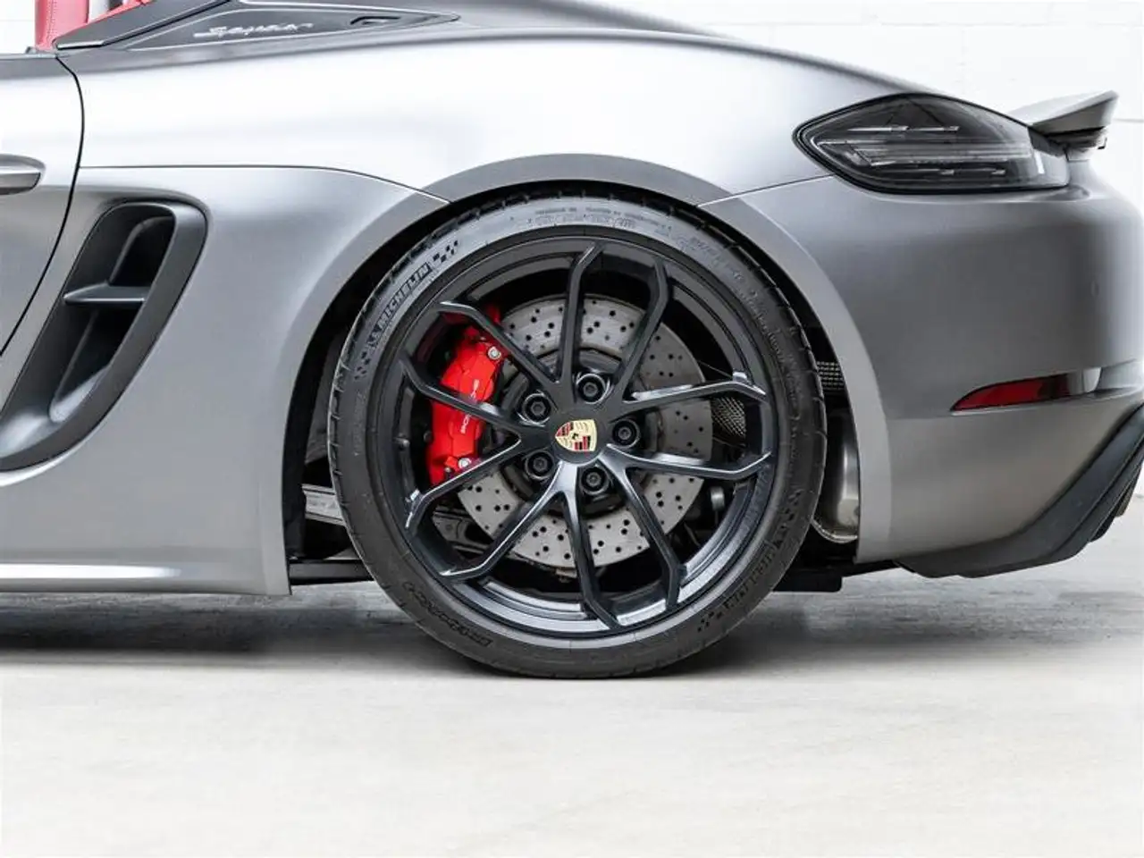 Porsche 718 Spyder снимка Porsche 718 Spyder