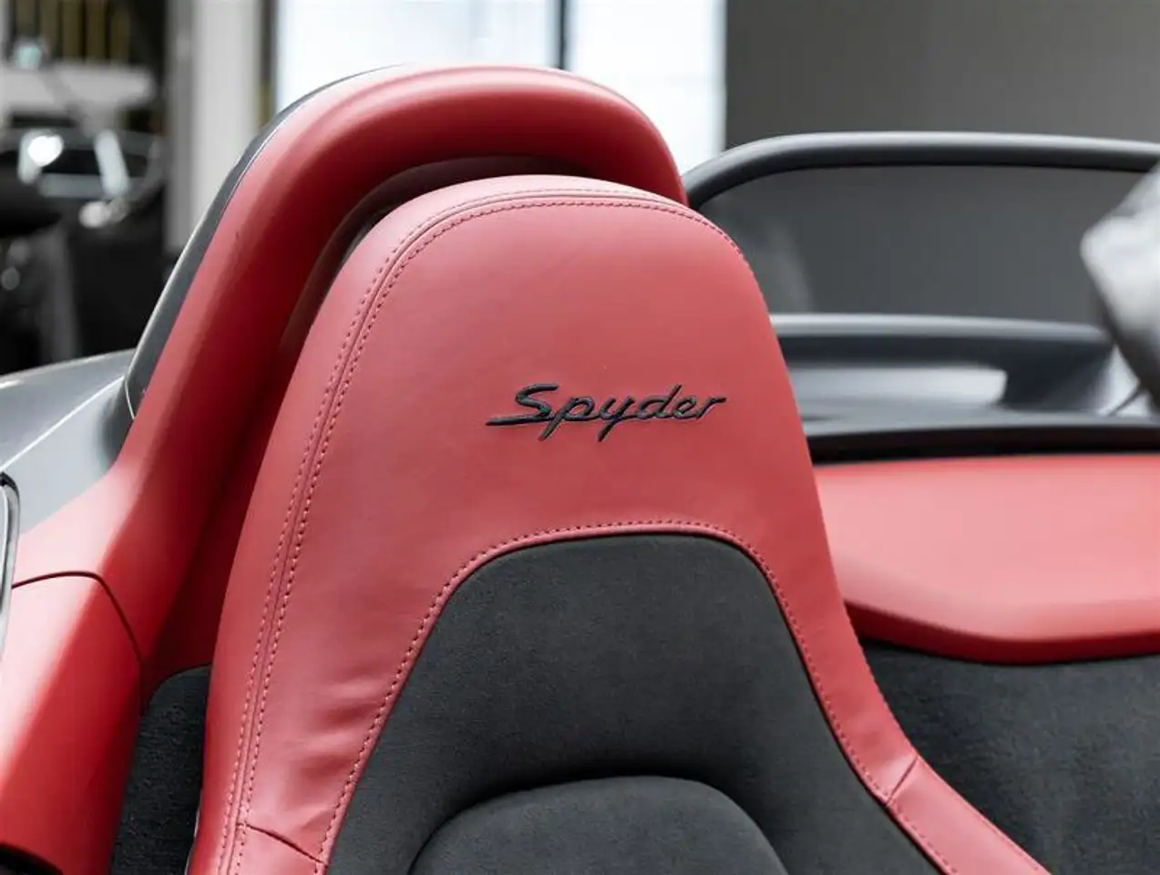 Porsche 718 Spyder снимка Porsche 718 Spyder