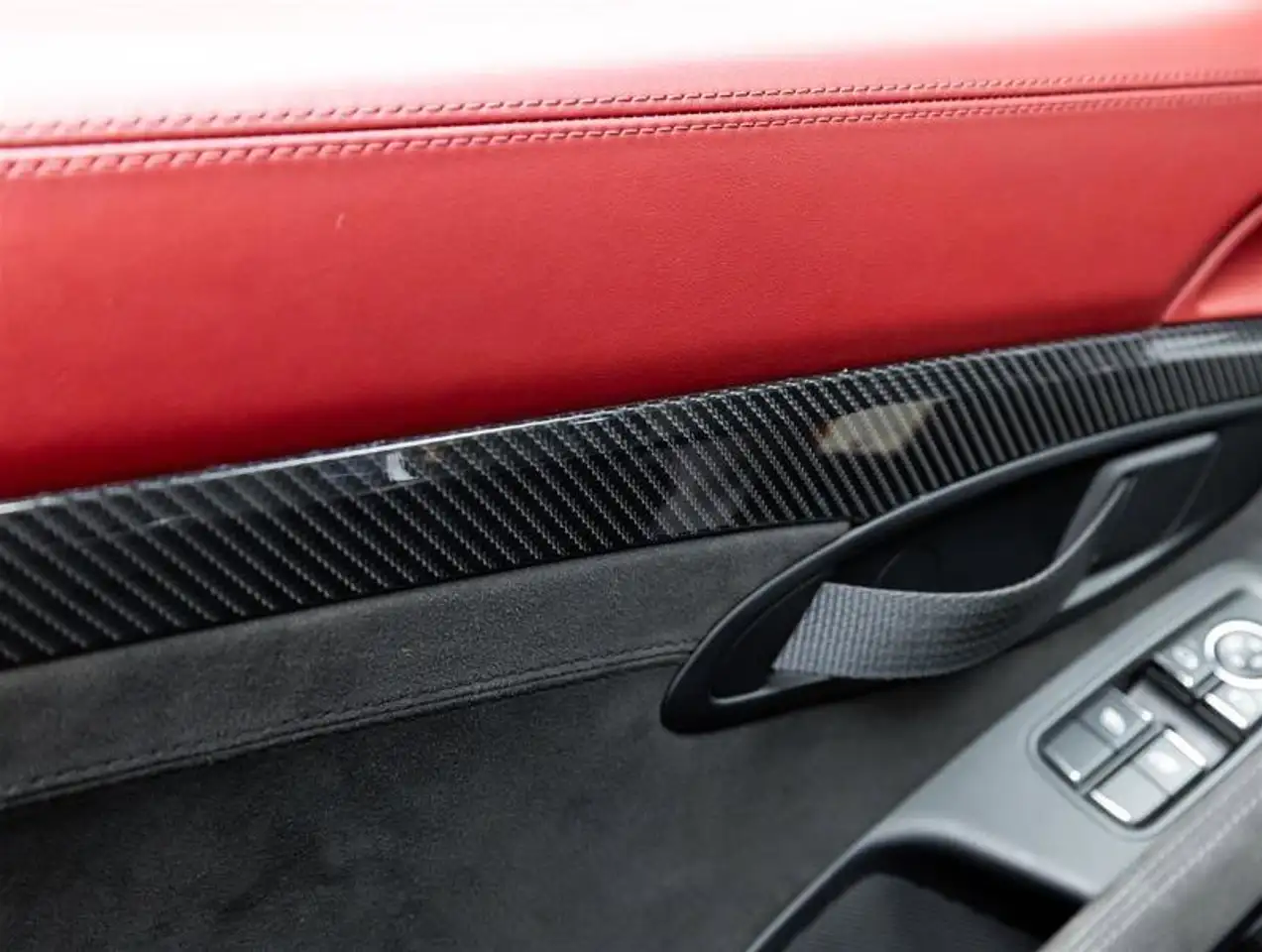 Porsche 718 Spyder снимка Porsche 718 Spyder