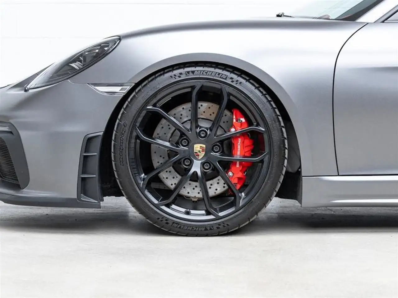 Porsche 718 Spyder снимка Porsche 718 Spyder