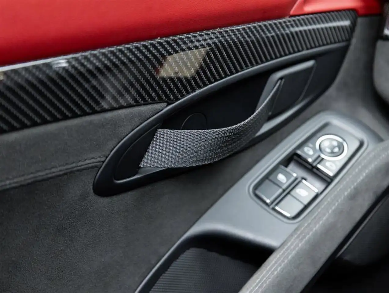 Porsche 718 Spyder снимка Porsche 718 Spyder
