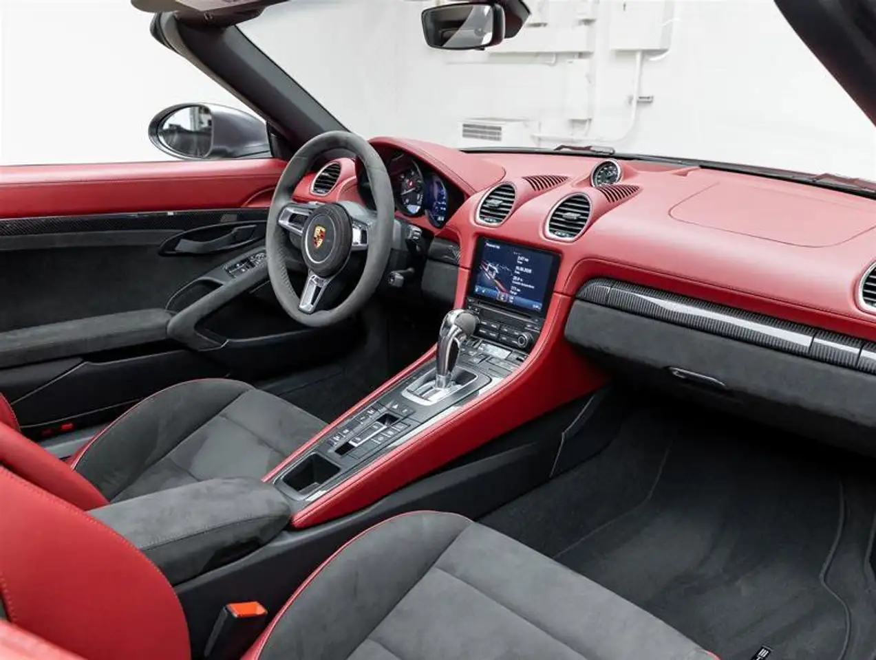 Porsche 718 Spyder снимка Porsche 718 Spyder