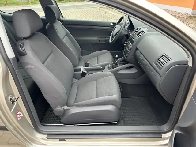 Volkswagen Golf view 13