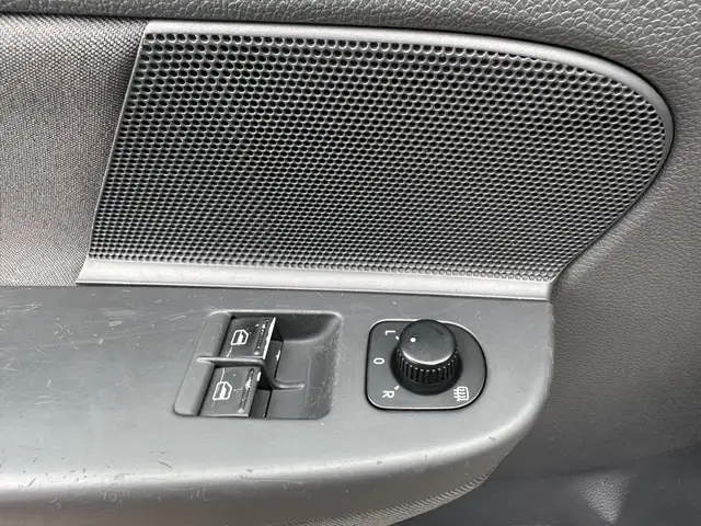 Volkswagen Golf view 9