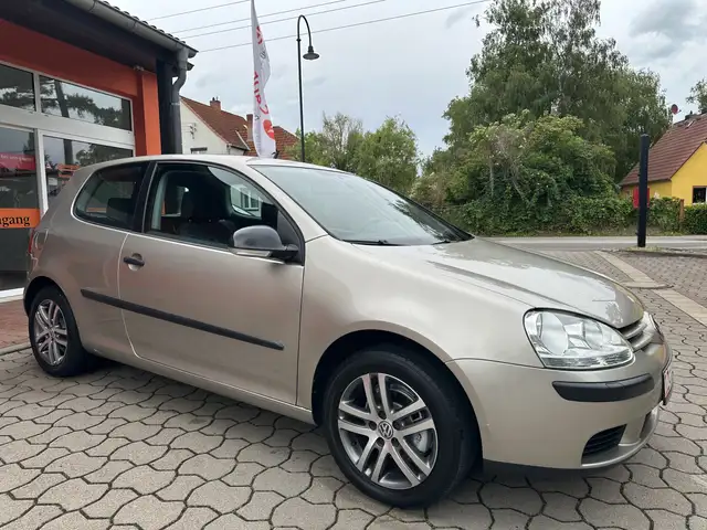 2005 Volkswagen Golf in Yellow for sale
