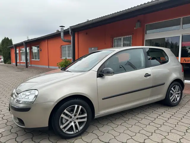 Volkswagen Golf view 3