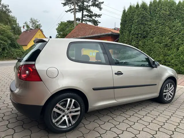Volkswagen Golf view 4
