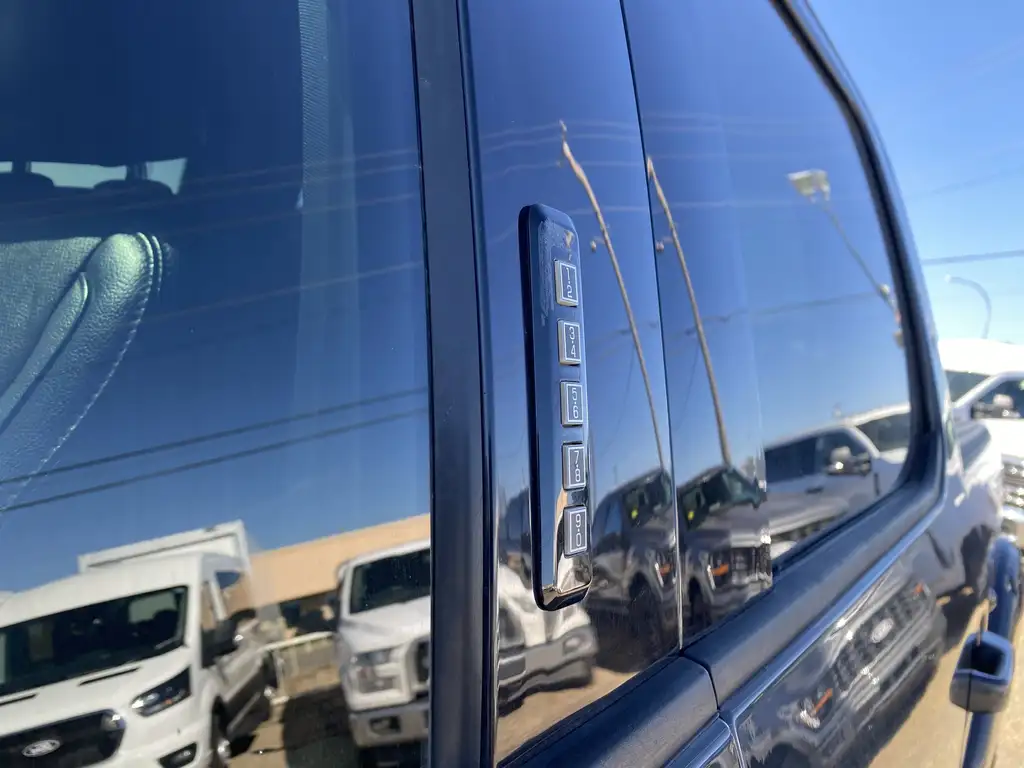 2016 Ford F-150 SuperCrew Lariat SuperCrew 145 | 4X4 | Rear Cam | Parking Se — photo 6