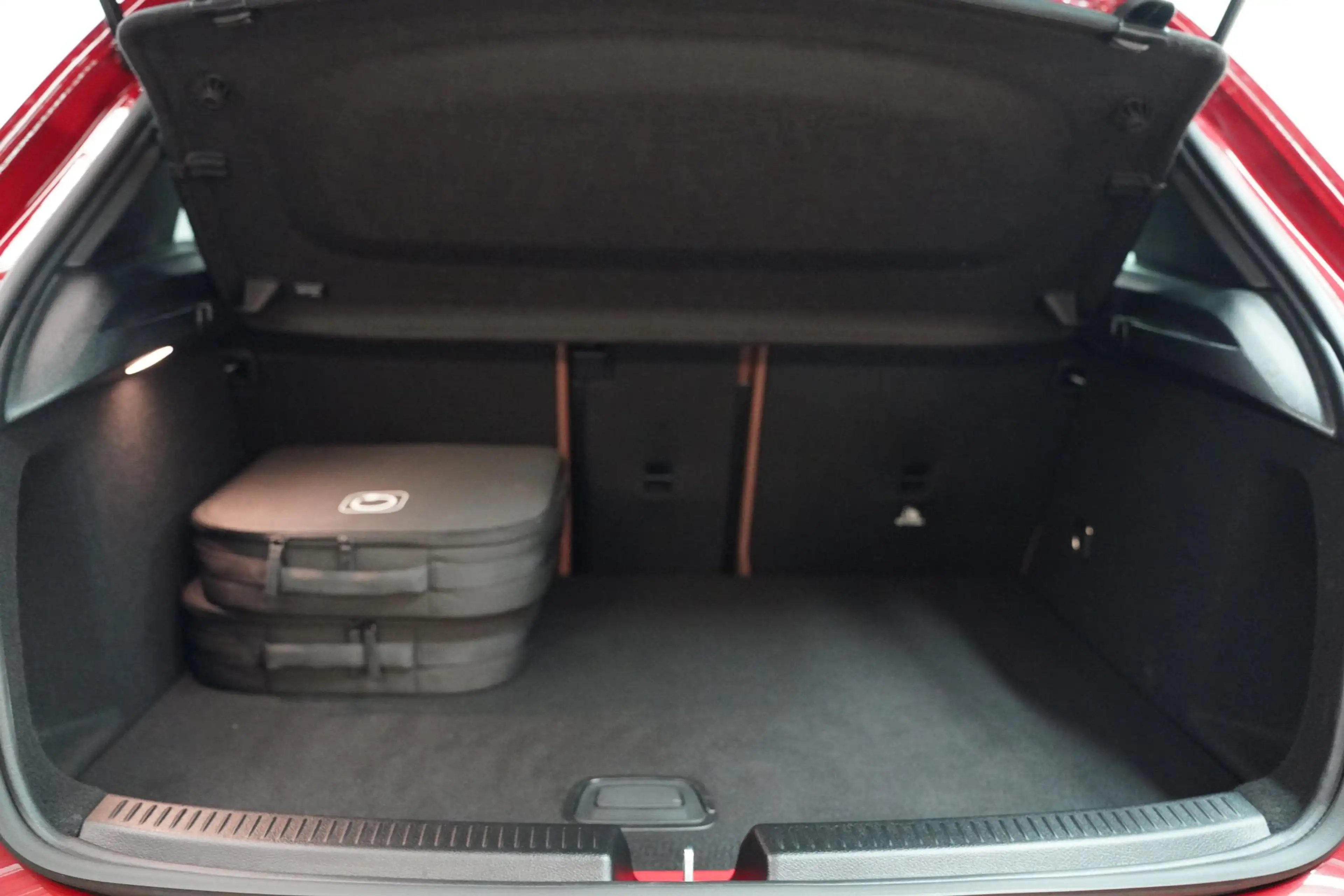 Mercedes-Benz A 250 A e AMG Line — photo 8