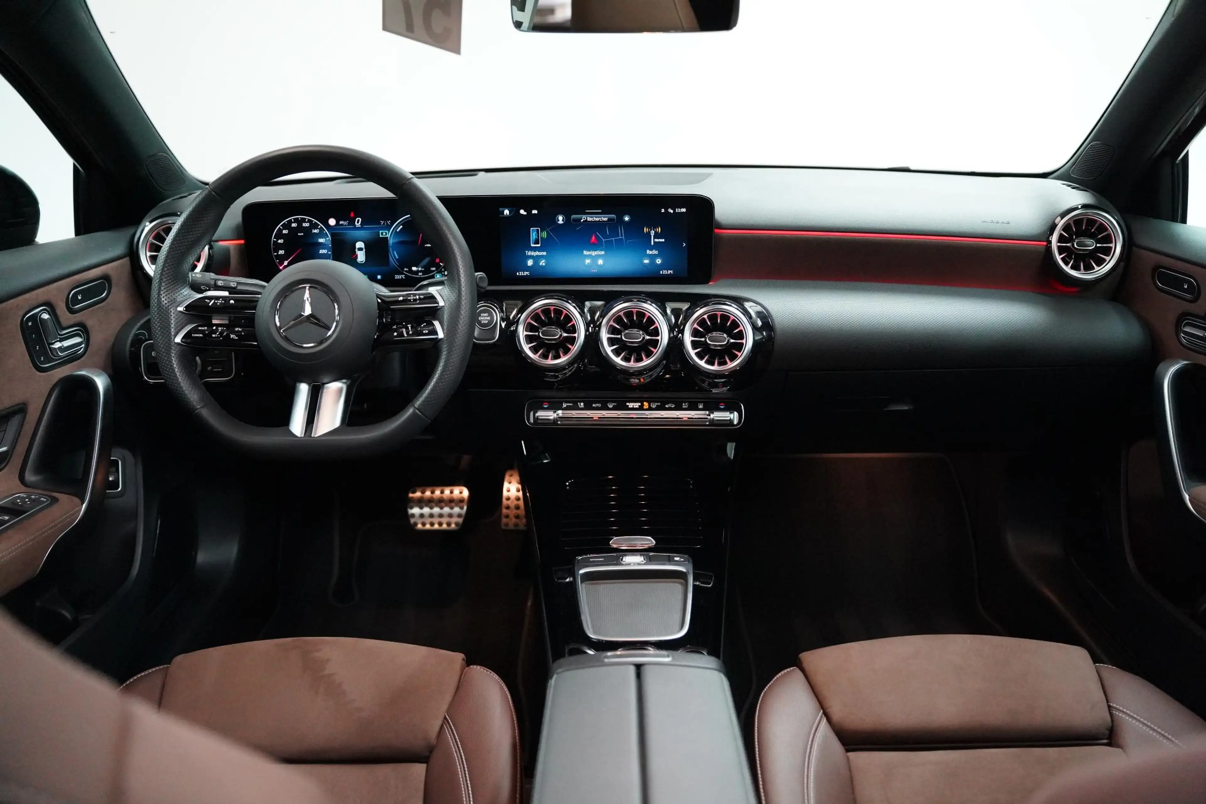 Mercedes-Benz A 250 A e AMG Line — photo 13