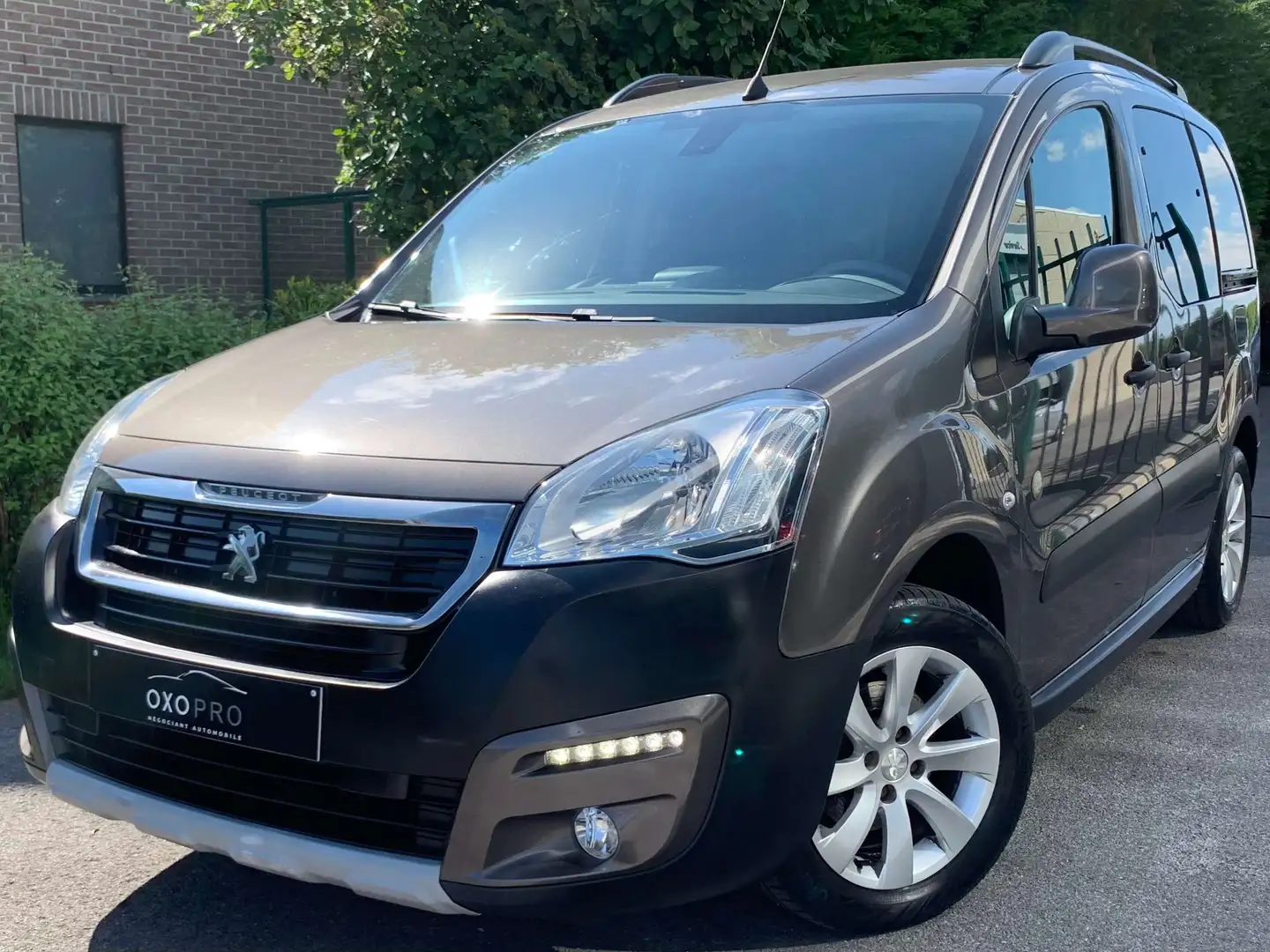 Citroen Berlingo 1.6 HDI / Outdoor / Gps / CarPlay / Camera /Euro6B Marrón - 1