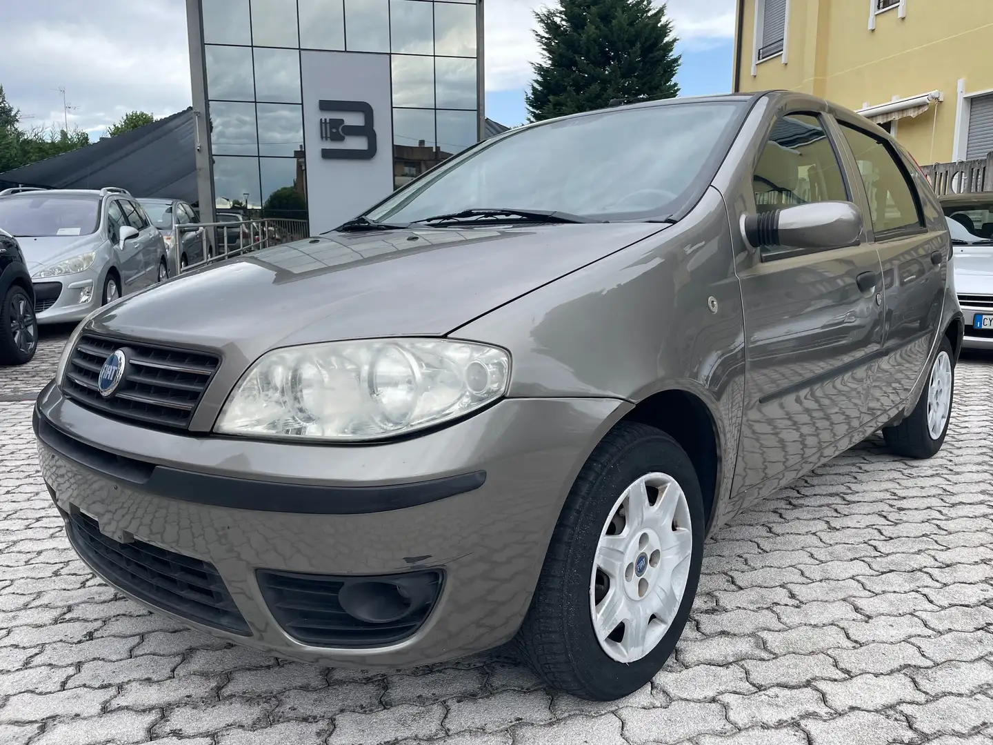Fiat Punto Punto 5p 1.2 Active IDONEA NEOPATENTATI Beige - 1