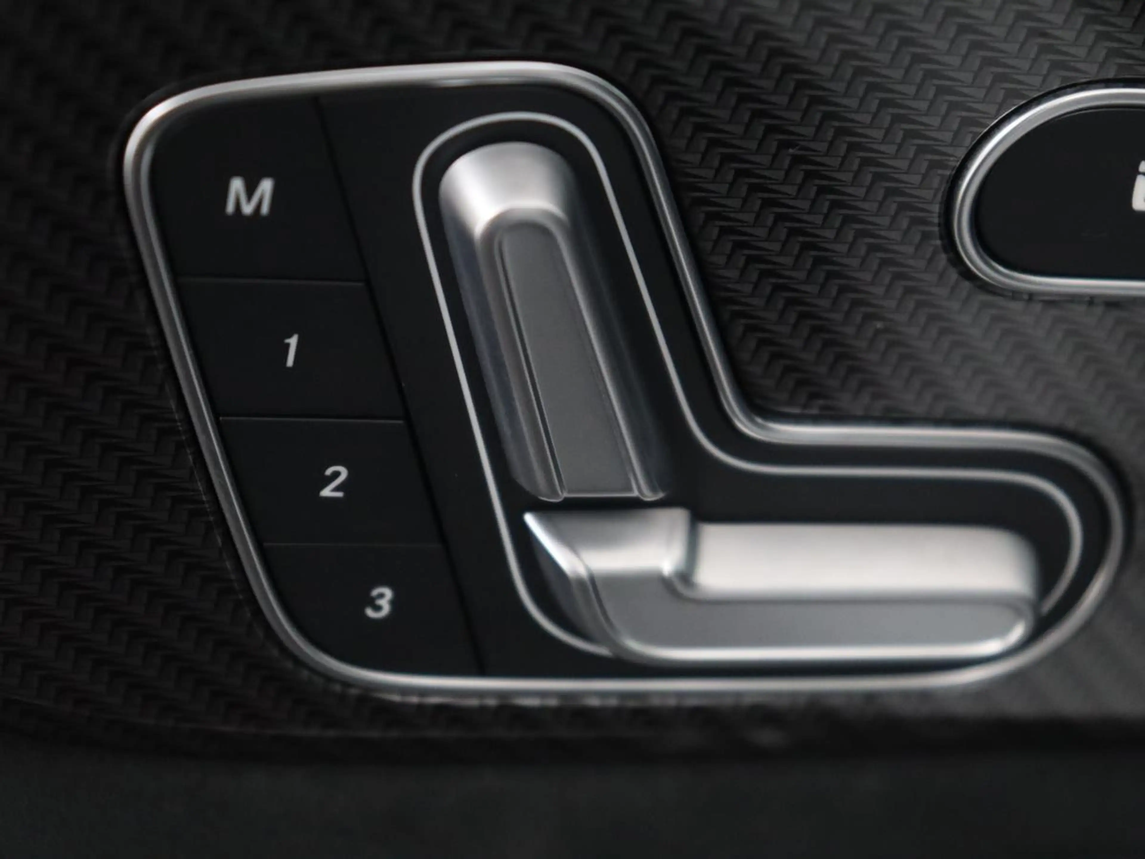 Mercedes-Benz GLB 200 Business Solution AMG | Panoramadak | Memory | Led — photo 6