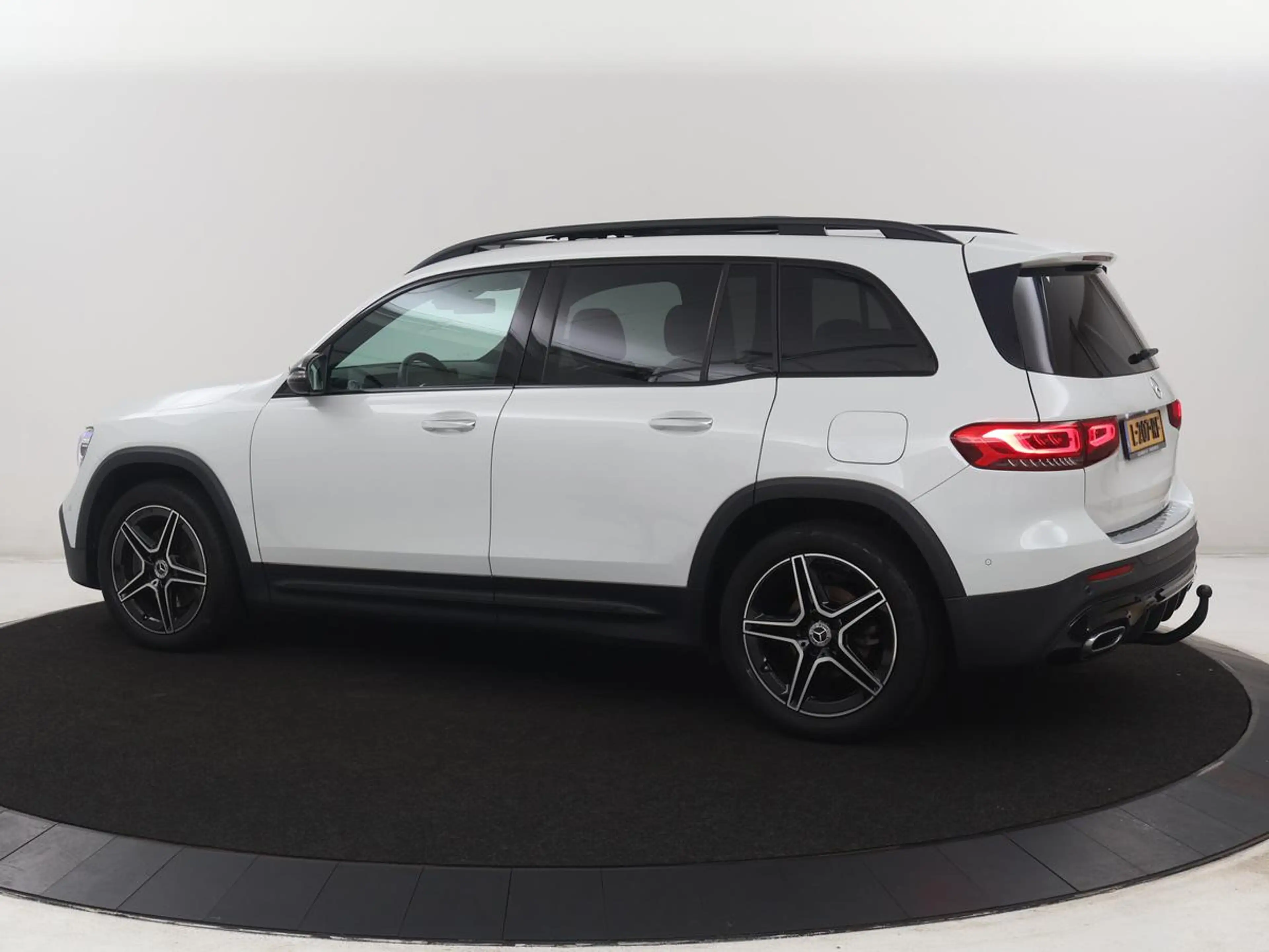 Mercedes-Benz GLB 200 Business Solution AMG | Panoramadak | Memory | Led — photo 2