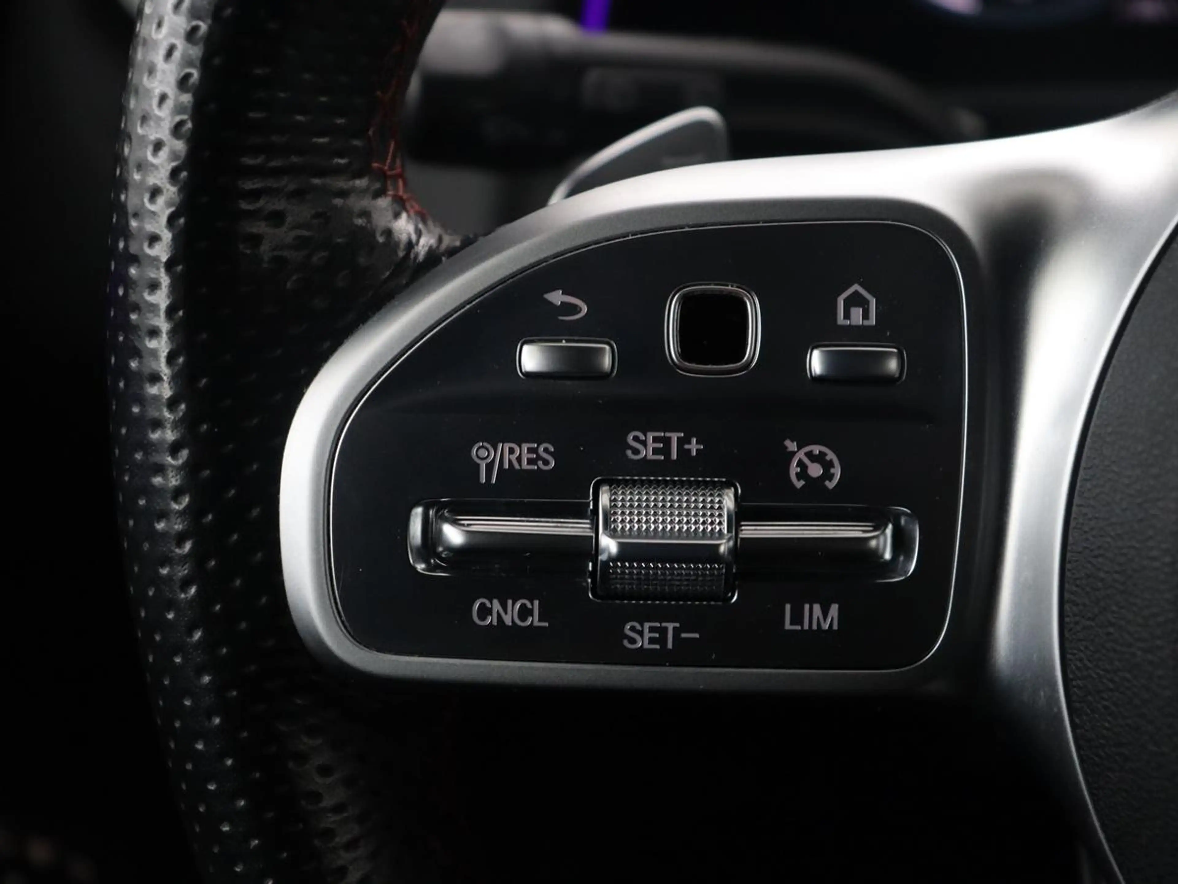 Mercedes-Benz GLB 200 Business Solution AMG | Panoramadak | Memory | Led — photo 21