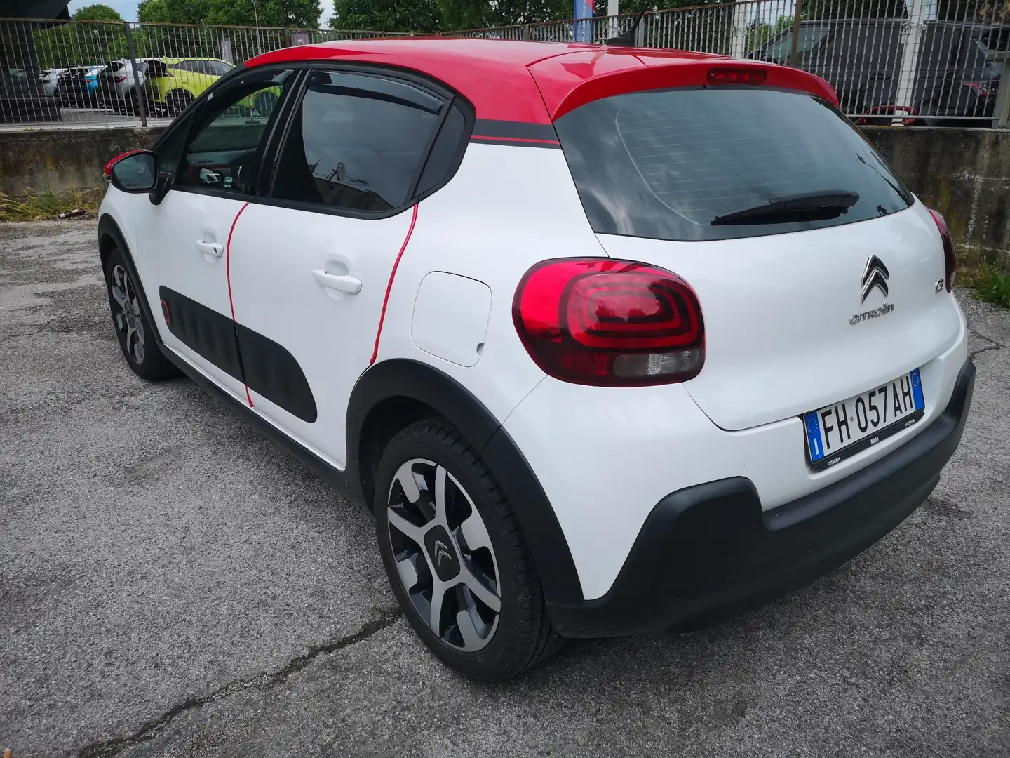 Citroen C3 Pure Tech 82 SHINE - 2