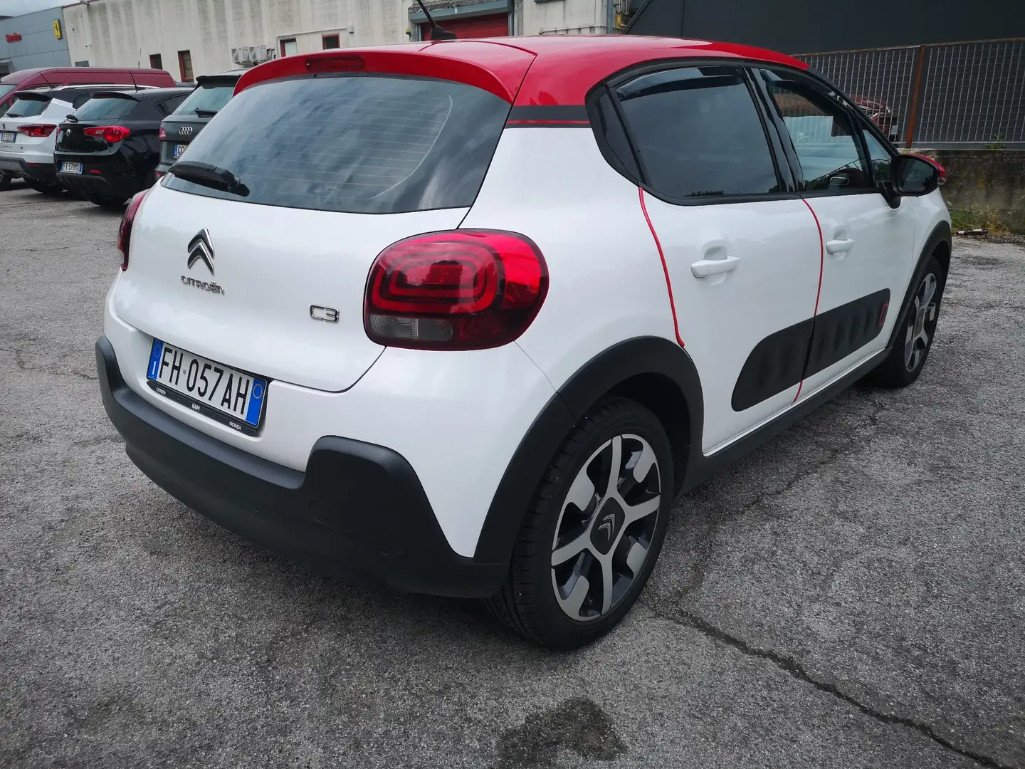 Citroen C3 Pure Tech 82 SHINE - 1