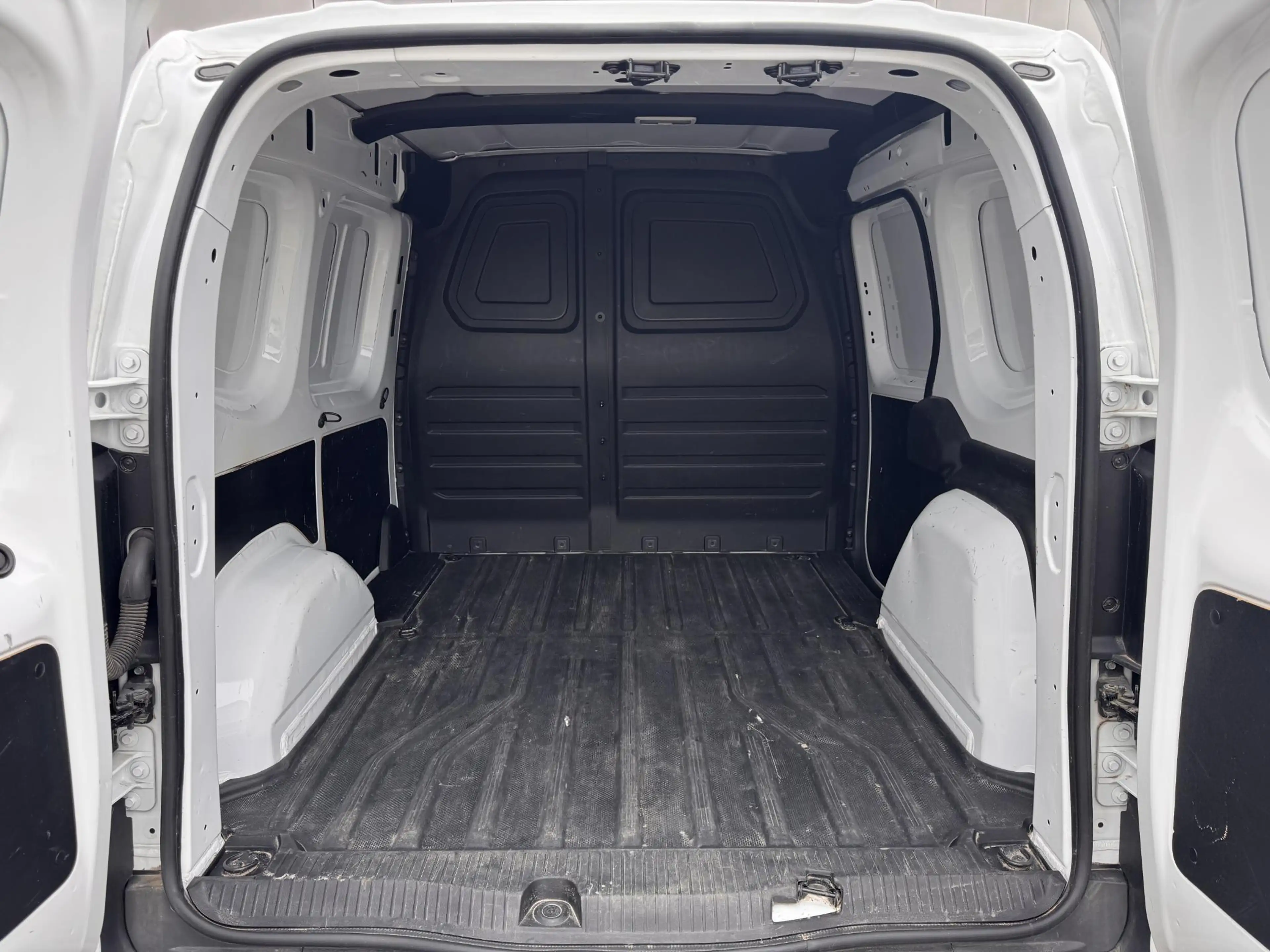 Mercedes-Benz T-Class T160d L1 Style — photo 9