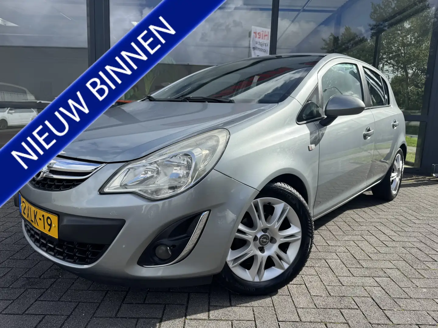 Opel Corsa 1.4-16V Connect Edition Grijs - 1