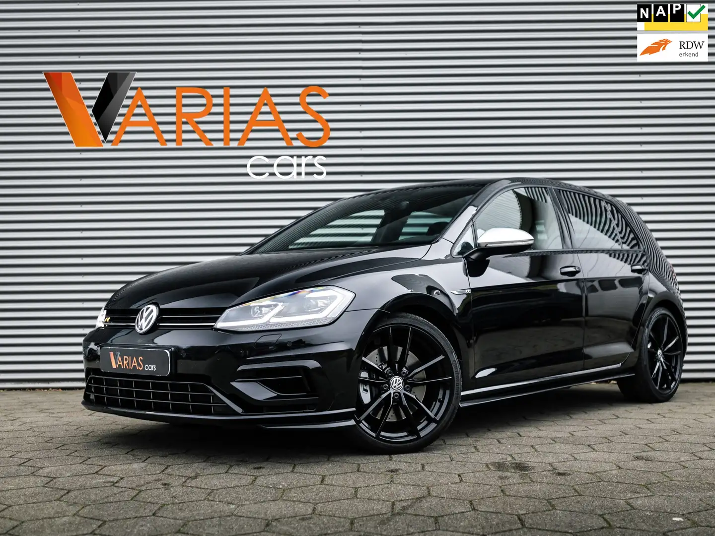 Volkswagen Golf 2.0 TSI 4Motion R Pano Camera Lane Navi Keyless Zwart - 1