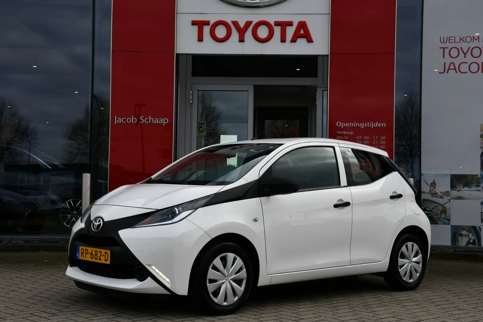 Toyota Aygo 1.0 VVT-i x-fun 5-deurs 69pk | Airco | Eerste eige Blanc - 1