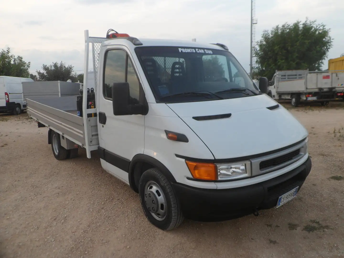 Iveco Daily 35c13 cassone fisso con gru Bianco - 2