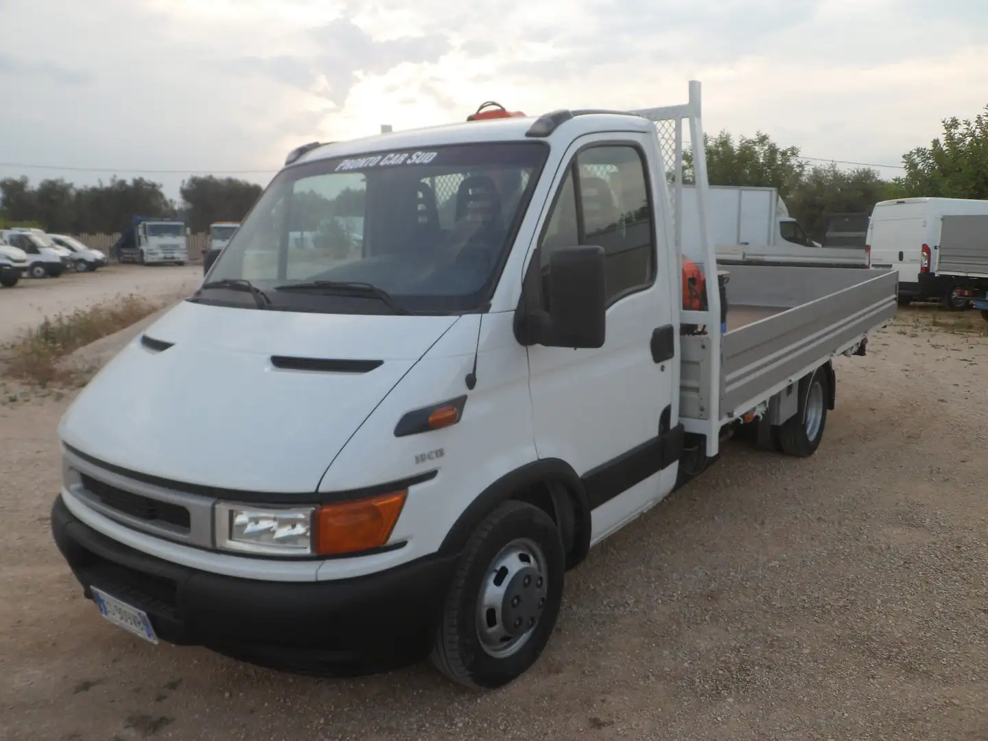 Iveco Daily 35c13 cassone fisso con gru Bianco - 1