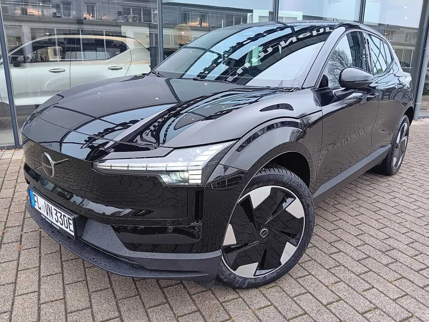 Volvo EX30 Single Extended Range RWD Plus Schwarz - 1