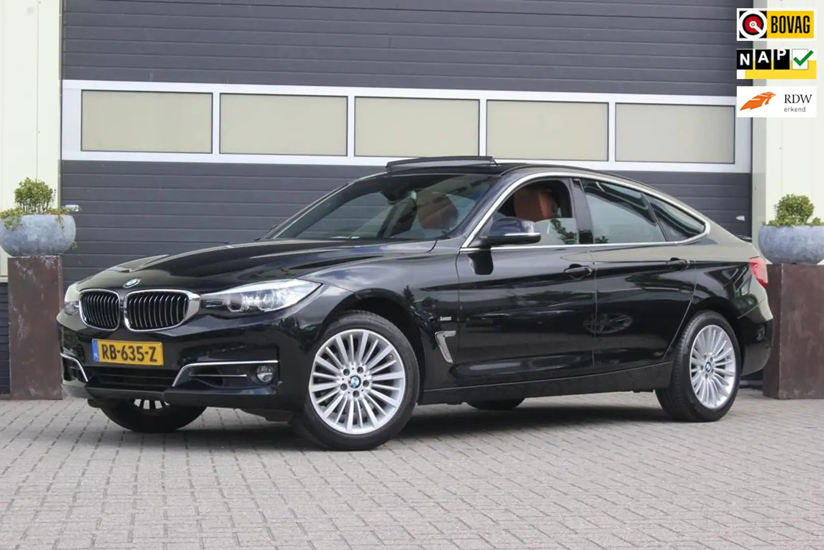 BMW 320 3-serie Gran Turismo 320i High Executive Luxury | Zwart - 1