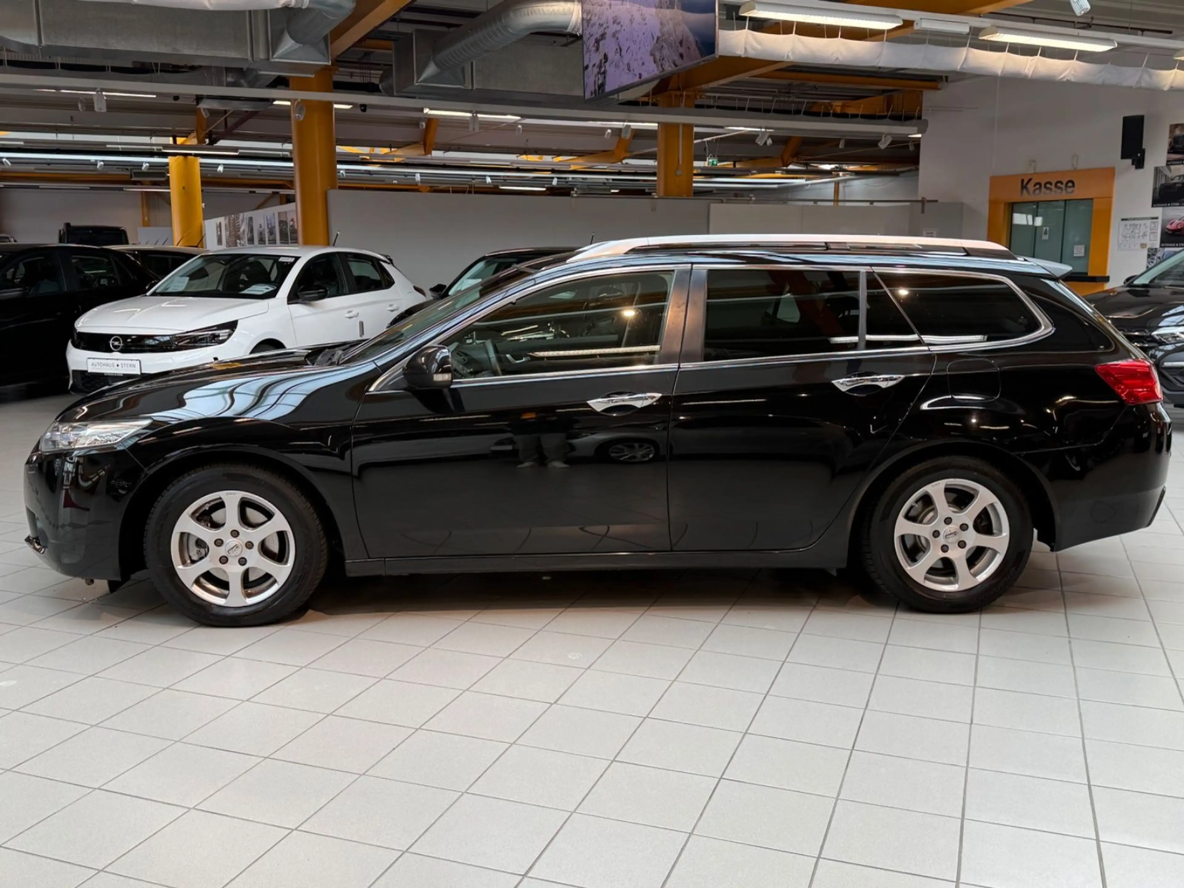 Honda Accord Tourer Executive|AHK|Navi|Xenon|1.Hand — photo 3