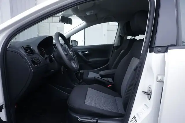 Volkswagen Polo view 17