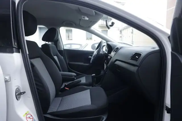 Volkswagen Polo view 10