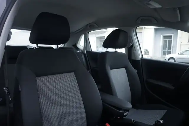 Volkswagen Polo view 6