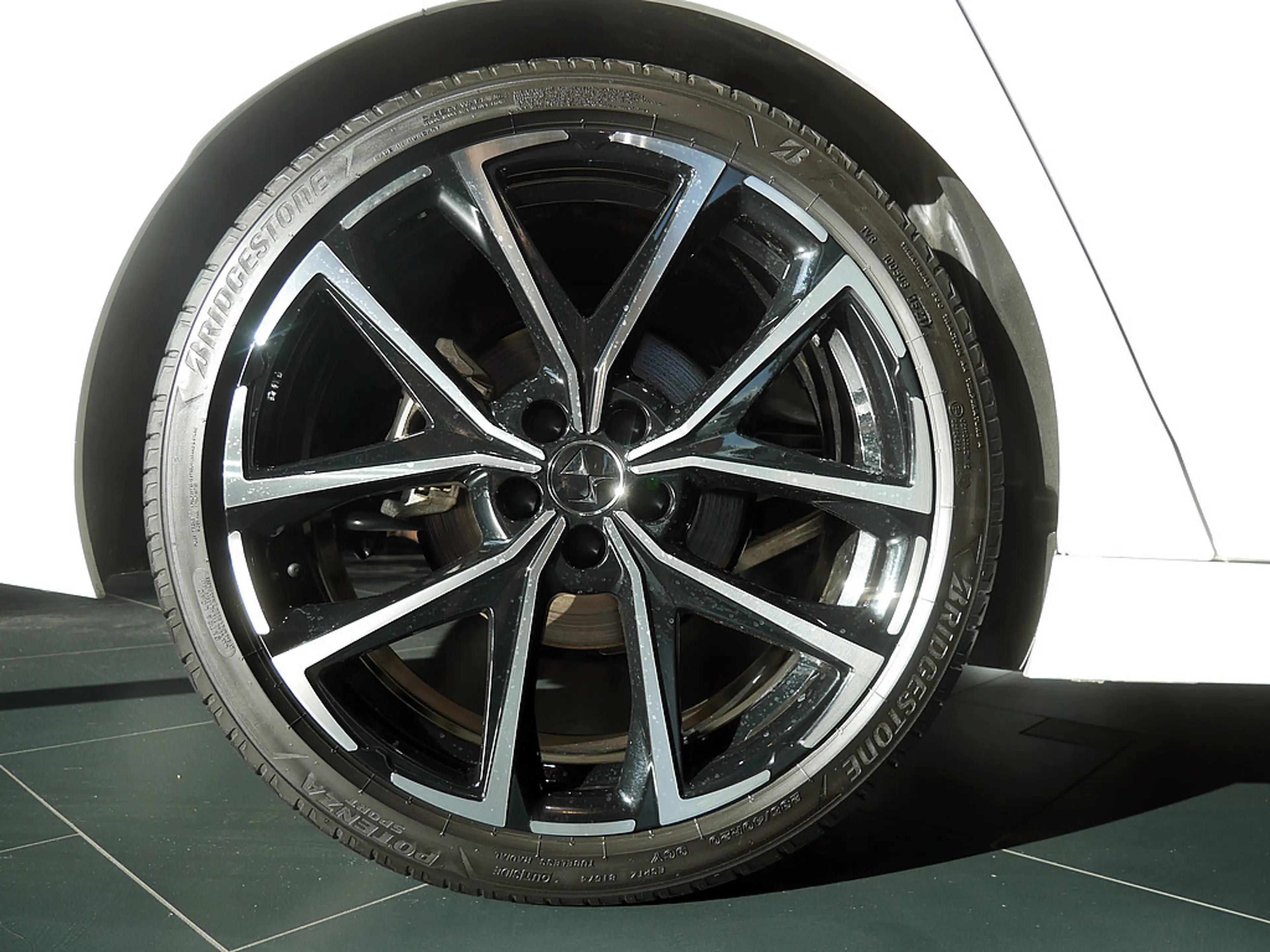 DS Automobiles DS 9 E-Tense Hybrid 360 4x4 Rivoli+ LED 360° — photo 10