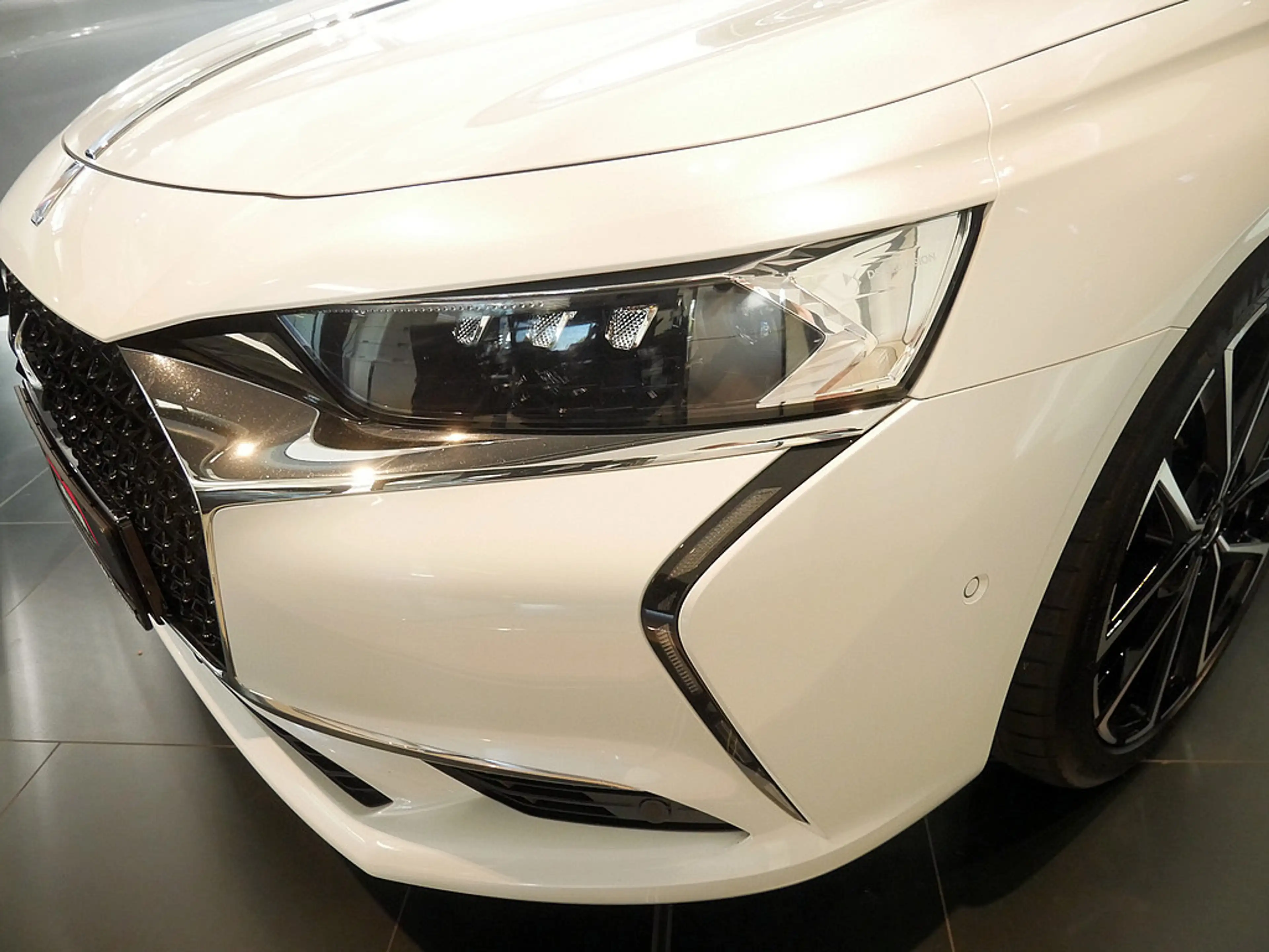 DS Automobiles DS 9 E-Tense Hybrid 360 4x4 Rivoli+ LED 360° — photo 8
