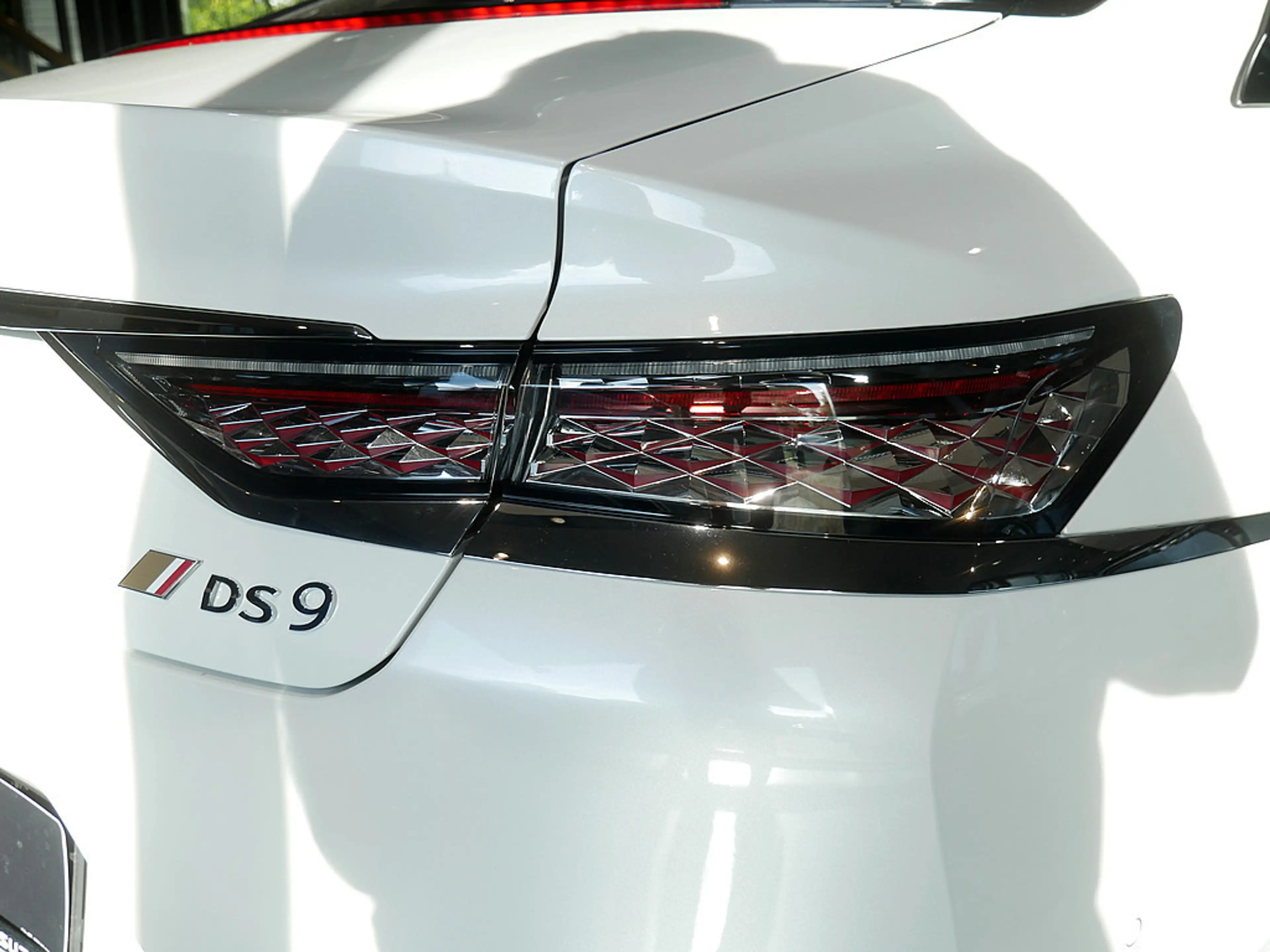 DS Automobiles DS 9 E-Tense Hybrid 360 4x4 Rivoli+ LED 360° — photo 9