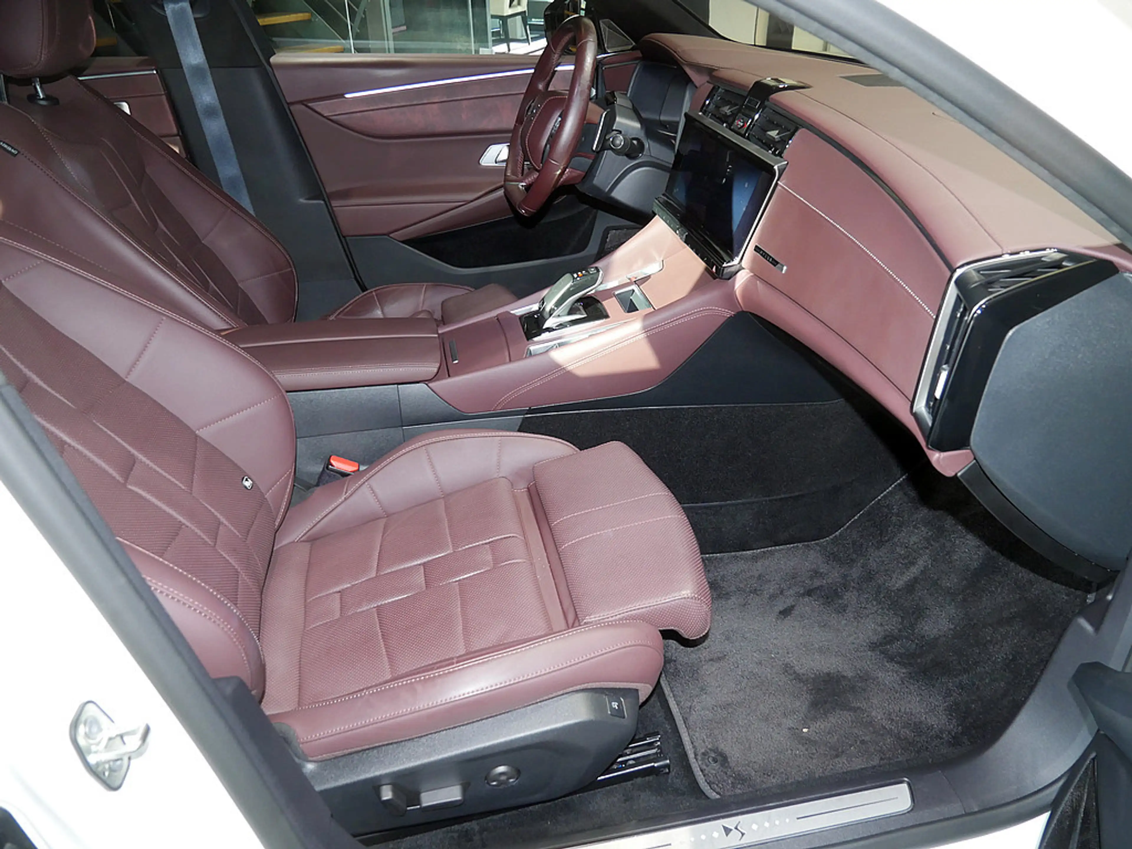 DS Automobiles DS 9 E-Tense Hybrid 360 4x4 Rivoli+ LED 360° — photo 11