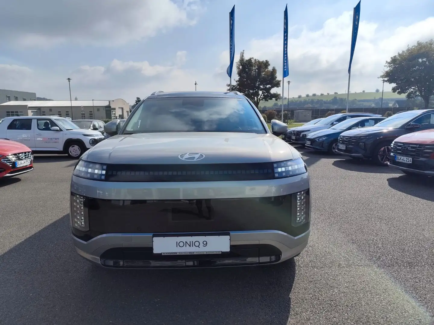 Hyundai IONIQ 9 7-Sitzer 307PS 4WD UNIQ Panoramadach Grau - 2