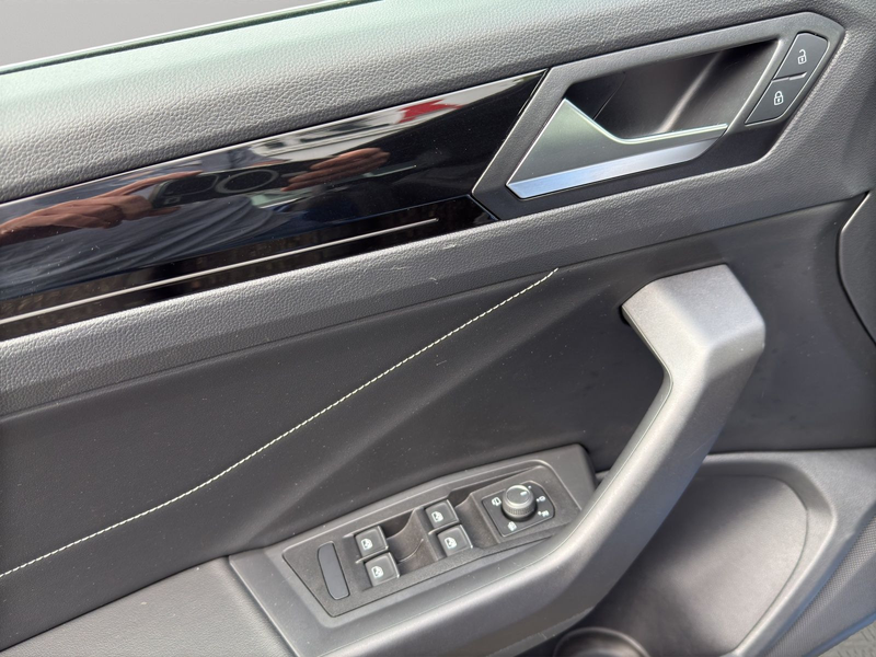 Volkswagen T-Roc 1.5 TSI DSG R-Line AHK+NAVI+LED — photo 13