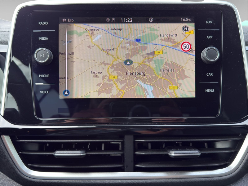 Volkswagen T-Roc 1.5 TSI DSG R-Line AHK+NAVI+LED — photo 11