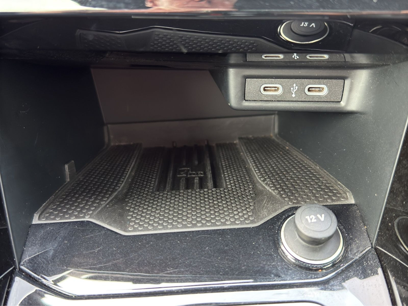 Volkswagen T-Roc 1.5 TSI DSG R-Line AHK+NAVI+LED — photo 17