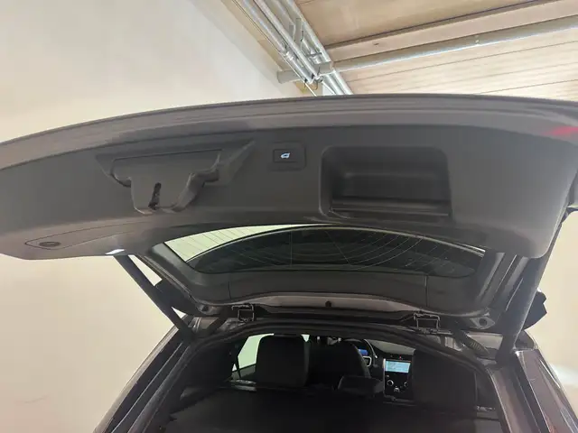 Land Rover Discovery Sport view 15
