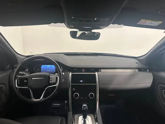 Land Rover Discovery Sport view 4