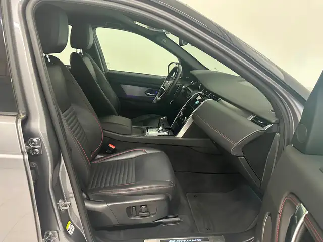 Land Rover Discovery Sport view 3