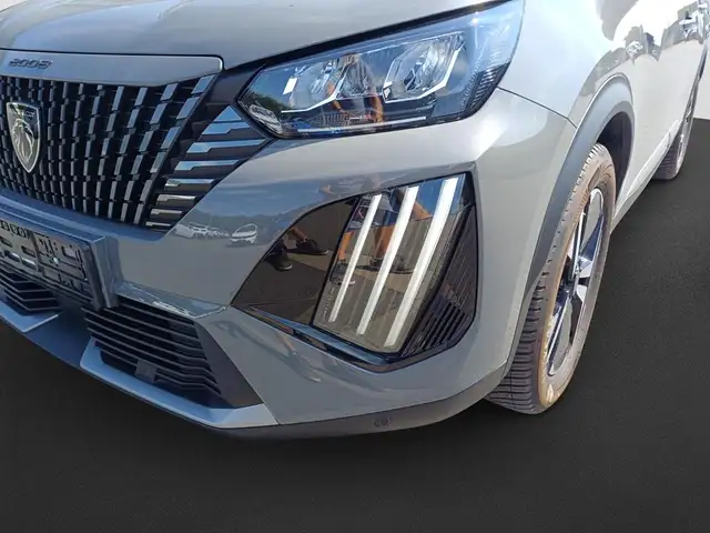 Peugeot 2008 view 9