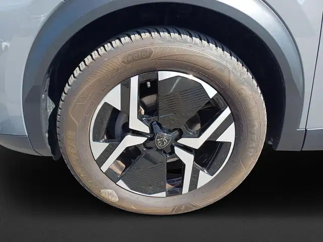 Peugeot 2008 view 8